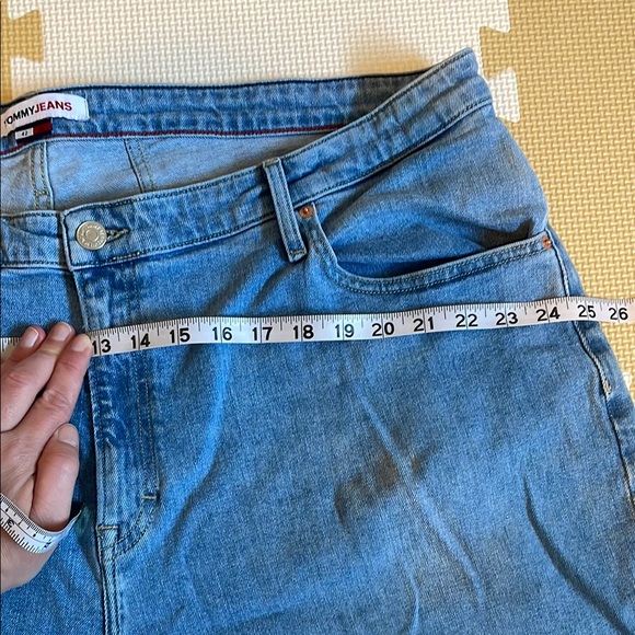 Tommy Jeans Blue- unisex “mom jeans/ boyfriend jeans” - Picture 6 of 15